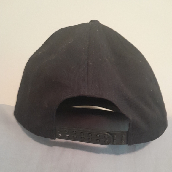 Unique embroidered snapback trucker hat - Picture 3 of 6